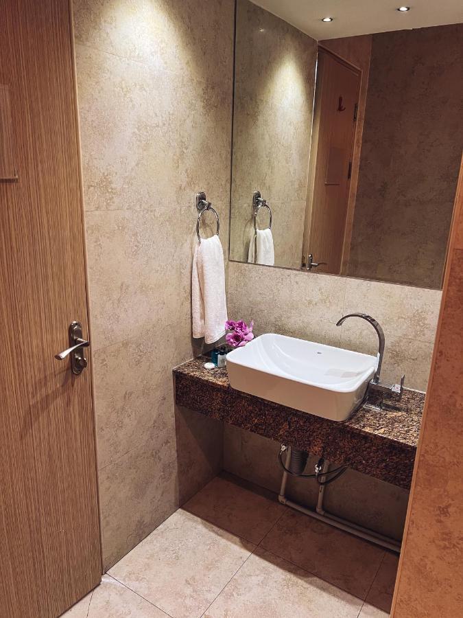 It Hotel Tumanyan Street Ереван Екстериор снимка