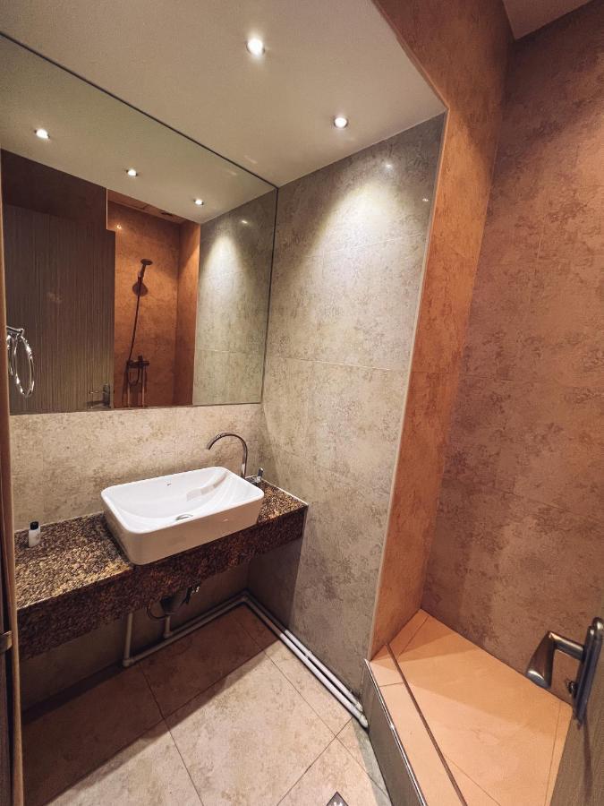 It Hotel Tumanyan Street Ереван Екстериор снимка